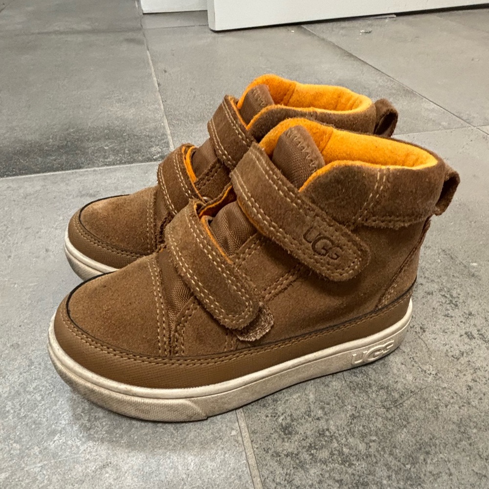 SOLD UGG Toddler/Kids Brown Sneakers Comfortable Suede Design